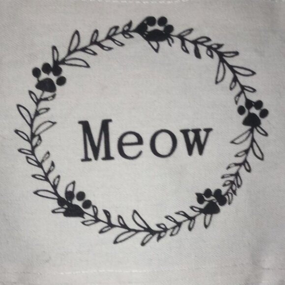 Adjustable Crossbody Bag and Two Gifts - Picture 8 of 14